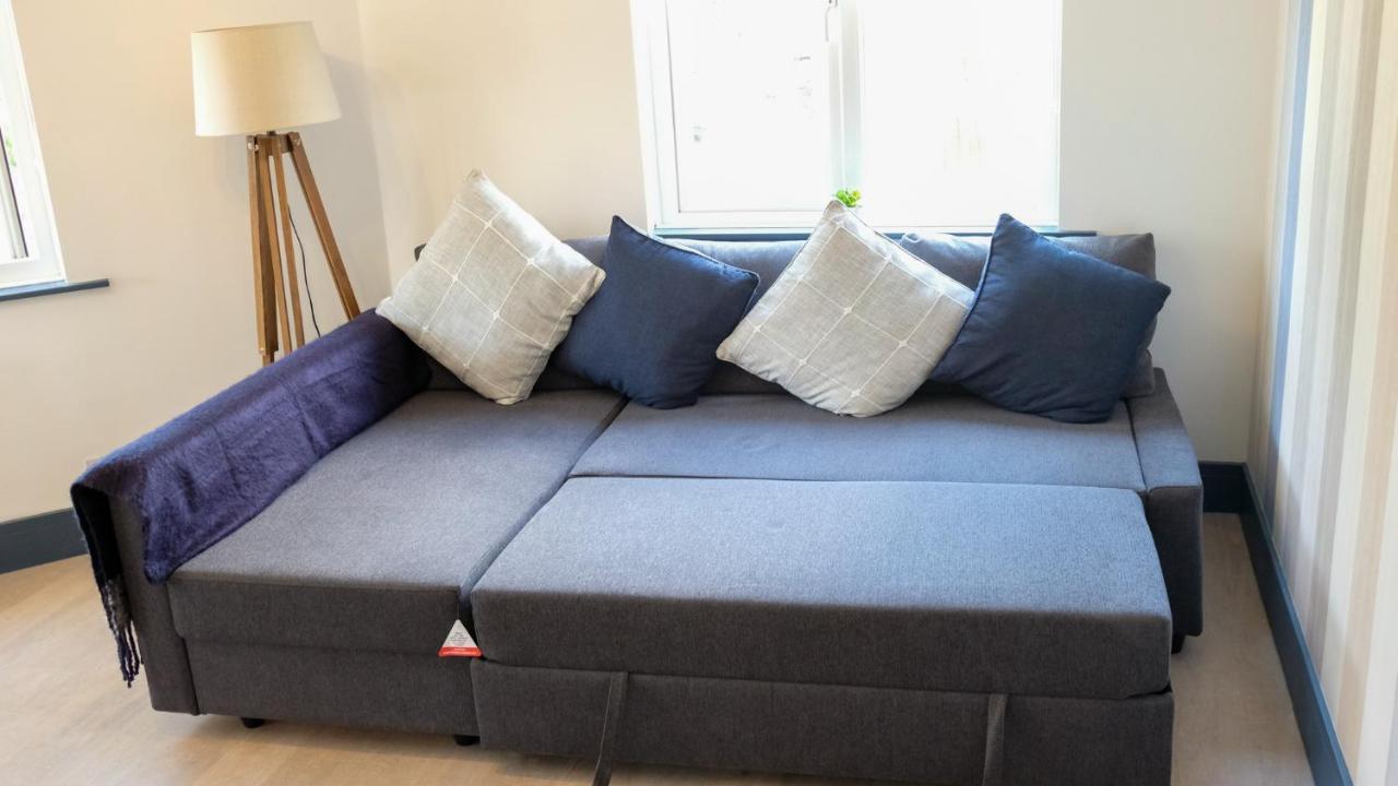 בורנמות' Intimate Entire Flat 9-Min Walk To Boscombe Beach מראה חיצוני תמונה