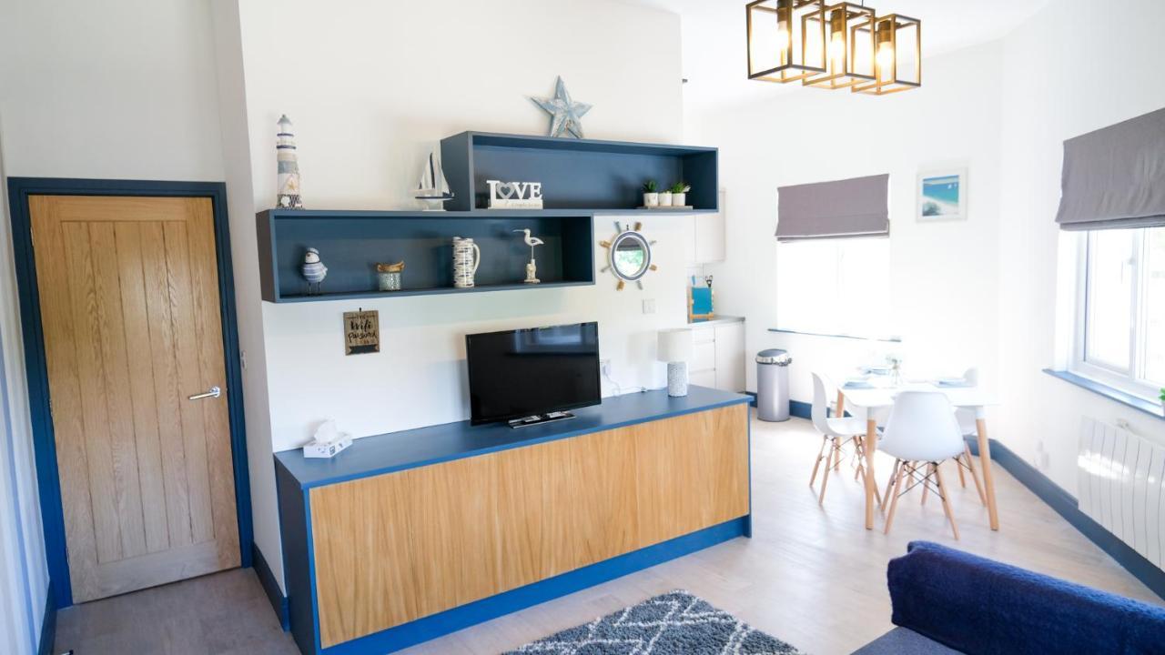 בורנמות' Intimate Entire Flat 9-Min Walk To Boscombe Beach מראה חיצוני תמונה
