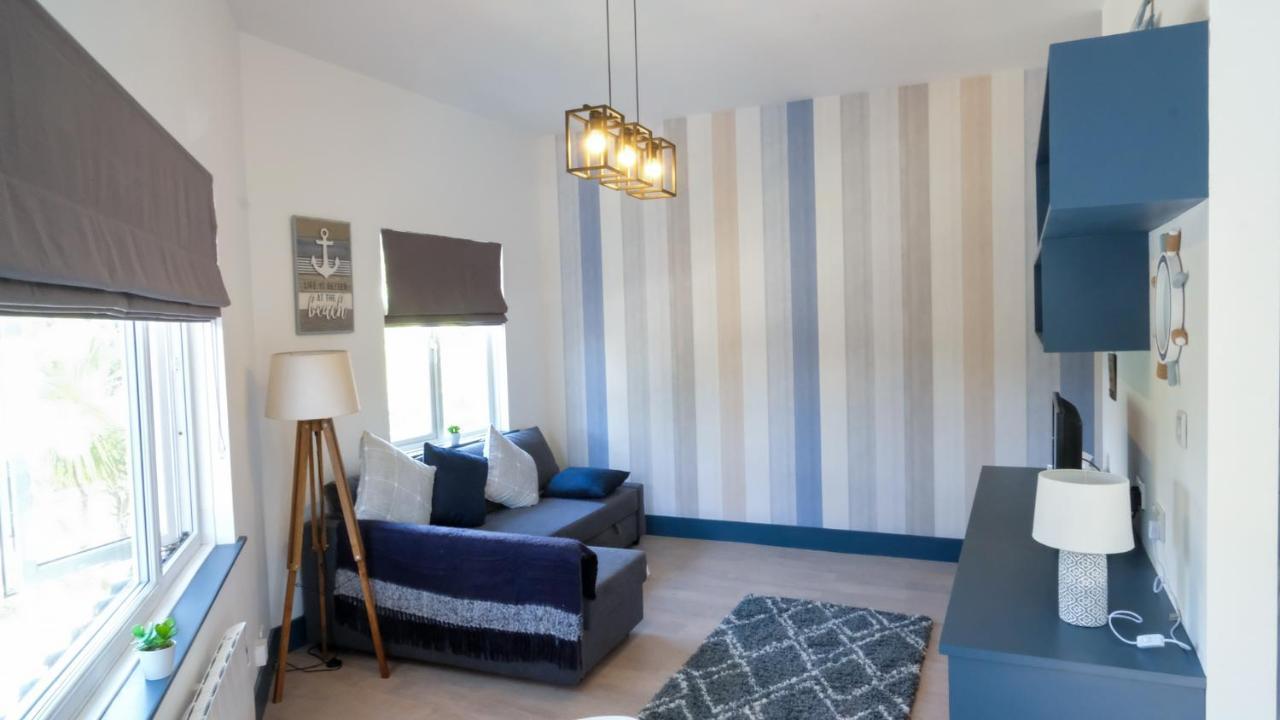 בורנמות' Intimate Entire Flat 9-Min Walk To Boscombe Beach מראה חיצוני תמונה