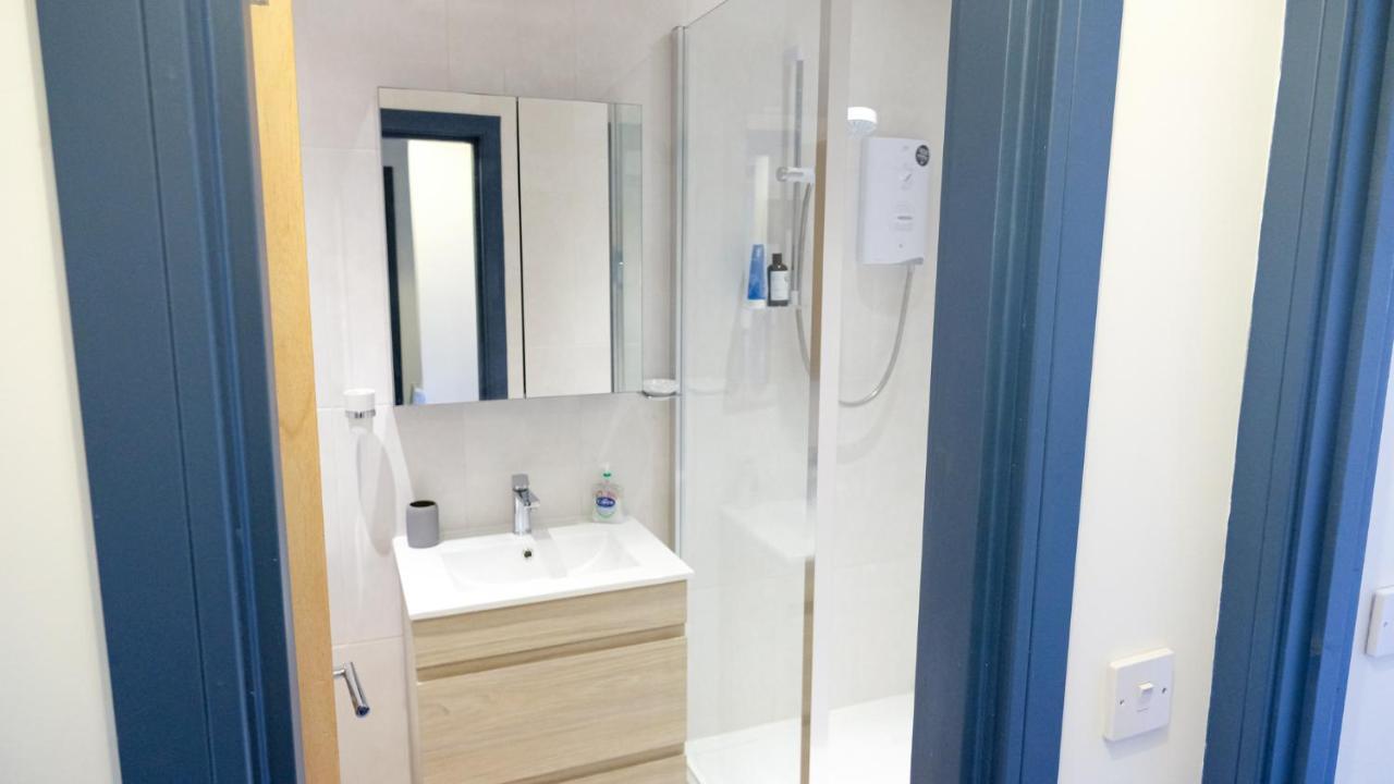 בורנמות' Intimate Entire Flat 9-Min Walk To Boscombe Beach מראה חיצוני תמונה